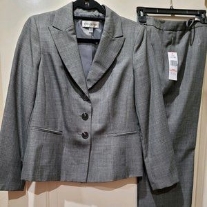 Evan Picone 2pc pantsuit; size 10; light gray w/black stripes.